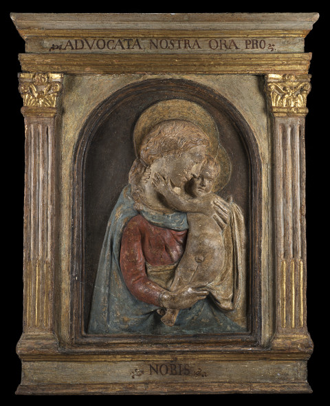 Madonna con Bambino  bassorilievo in gesso dipinto. "Donatello o Luca della Robbia e bottega, 1425/30 ca."  Valutazione: € 32.000/35.000 