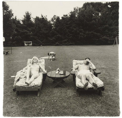  Diane Arbus, A family on their lawn one Sunday in westchester, gelatin silver print, 1969-71. Courtesy Howard Greenber gallery.