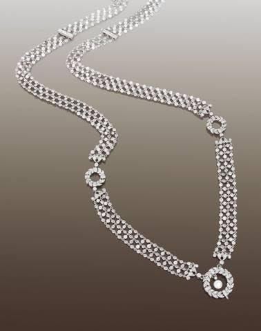 Lotto 99 COLLANA FIRMATA TIFFANY & CO ANNI '20 CA. In platino, elegante realizzazione a maglia morbida formata da tre elementi separabili (collana, estensione e pendente), decorazioni circolari a foglie stilizzate, decoro interamente in diamanti taglio vecchio per tot. ct 28,00 ca. Gr 53,80; lungh. max cm 88; lungh. min. cm 55; dim. pendente cm 2,2x2.