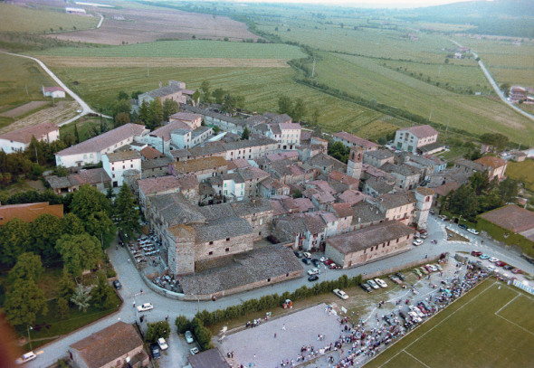 2. Mugnano (PG), il 'borgo' [foto Pro Loco Mugnano - www.mugnanoperugia.it]