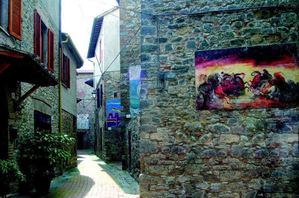 3. Mugnano (PG), scorcio del borgo con alcuni Muri Dipinti [foto Pro Loco Mugnano]