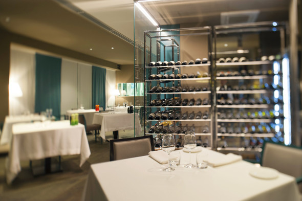 sala_esposizione_vini-low