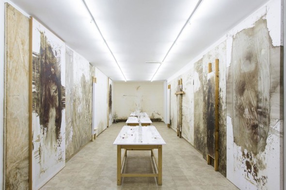 Hermann Nitsch, installazioni di relitti, 130.aktion, 2010, Museo Nitsch, Napoli