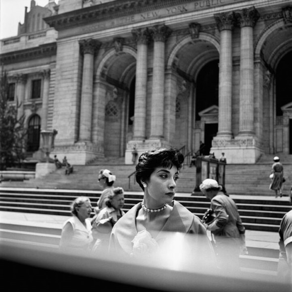 New York Public Library, New York, 1952 ca.  © Vivian Maier/Maloof Collection, Courtesy Howard Greenber Gallery, New York.