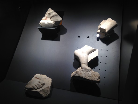 Frammenti di altorilievo in marmo da contesti tardoantichi (IV/V sec. d.C.)