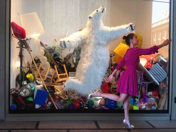 #SELFIEADARTE "Ginnastica a orso libero" #Iamtiredofeatingfish #PaolaPivi @LaRinascente #Milano Piazza Duomo @CleliaPatella