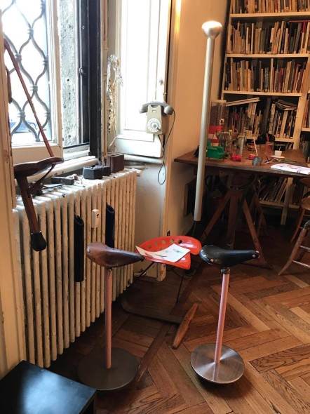 Sella e Mezzadro (entambi di Achille e Pier Giacomo Castiglioni per Zanotta, 1957)