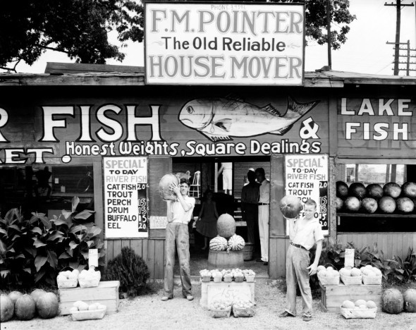 Walker Evans - Roadside stand near   Birmingham, Alabama, 1936