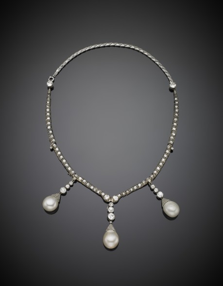 Collier in platino con diamanti rotondi e perle naturali Il Ponte