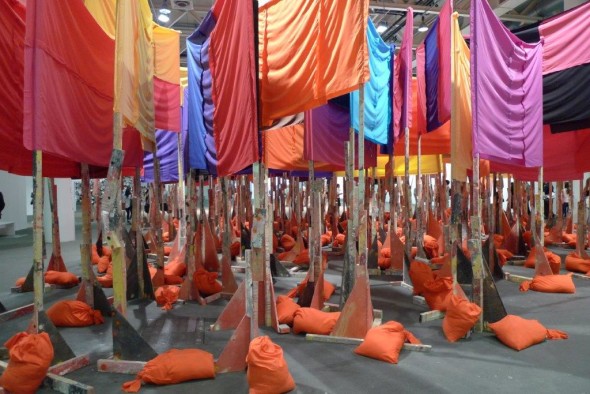 23-art-basel-bandiere-o-no-barlow