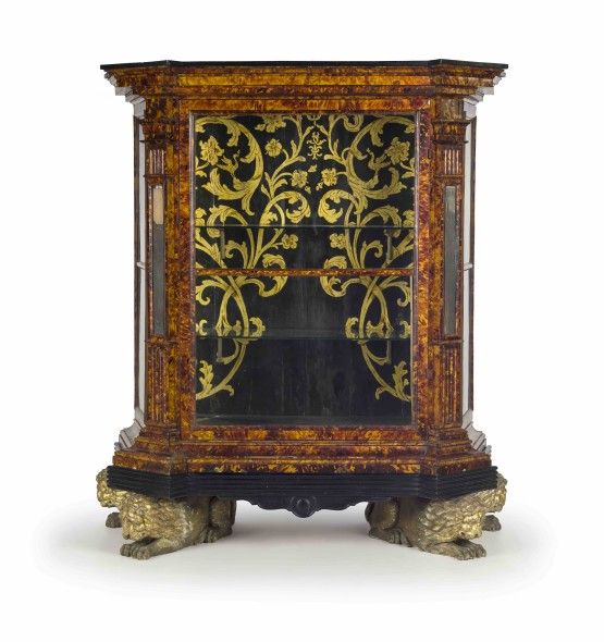 Vetrina impiallacciata in tartaruga, Sicilia, XVIII – XIX secolo, stima € 8.000 – 12.000