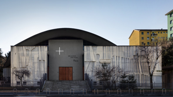 Facciata della chiesa di San Giovanni Bosco a Milano. Progetto realizzato da Mario Tedeschi in collaborazione con lâ€™artista Carlo Ramous (1966)