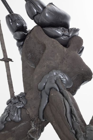 Alis/Filliol Mofocracy, 2014 poliuretano espanso, pigmenti, sabbia silicea, argilla / 450x200x200 cm Veduta di ZOGO, Museo Ettore Fico, Torino, Italia, novembre 2014 fotografie di Sebastiano Pellion