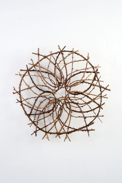 Francesca Romana Pinzari, Holy Thorn n1, 2016, rami di rovo intrecciati. Ph Andrea Veneri