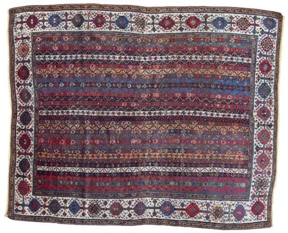 Lotto 910 QASHQAI SHEKARLU (PERSIA) [Persia sud occidentale - (Regione Fars)]   Di antica manifattura, 1880 ca. Disegno "Moharramat". Sul campo, le fasce di piccoli boteh colorati ed allineati con le punte in direzioni alterne su fondo multicolore sono affiancate da fasce di piccoli fiori e tralci ondulati. Le bordure avorio a ottagoni uncinati con ricchezza cromatica gioiosa e luminosa con l'annodatura serrata su un'armatura in lana. In eccellente stato di conservazione, è un esemplare da alta collezione. 210x170 cm, 3,57 m².