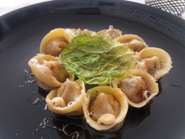 Cappelletti al midollo, foie gras e carne brasata