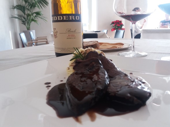 Guancia di manzo cotta a bassa temperatura e marinata in salsa di caffè e zucchero di canna con purè di Patata di Martinengo Deco