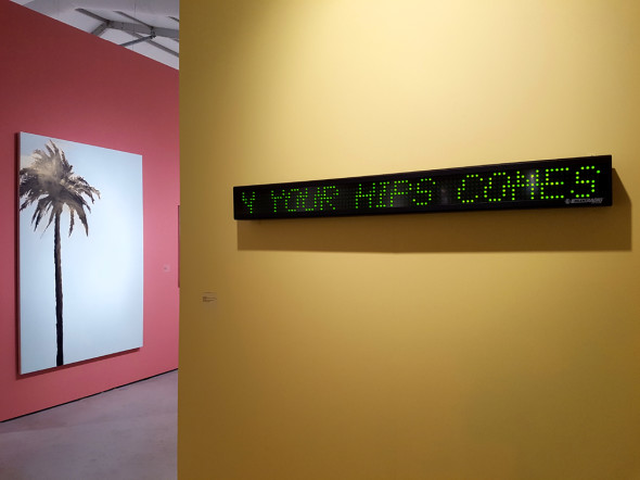 Jenny Holzer del 1983-4 e a palma di Nabil Nahas