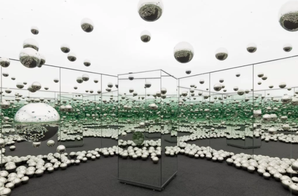 Yayoi Kusama, INFINITY MIRRORED ROOM: LET'S SURVIVE TOGETHER (2017, courtesy David Zwirner)