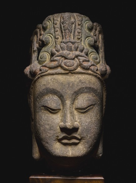 A CARVED LIMESTONE HEAD OF AVALOKITESHVARA SUI DYNASTY Estimate  400,000 — 600,000  USD