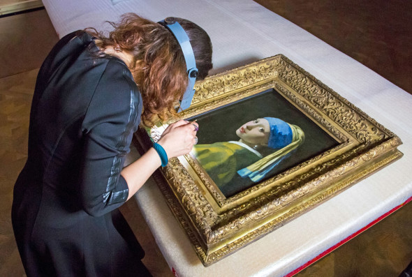 La Ragazza con l'orecchino di perla di Vermeer sotto esame