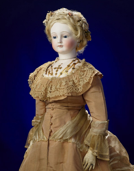 La bambola francese in porcellana opera di Antoine Edmund Rochard