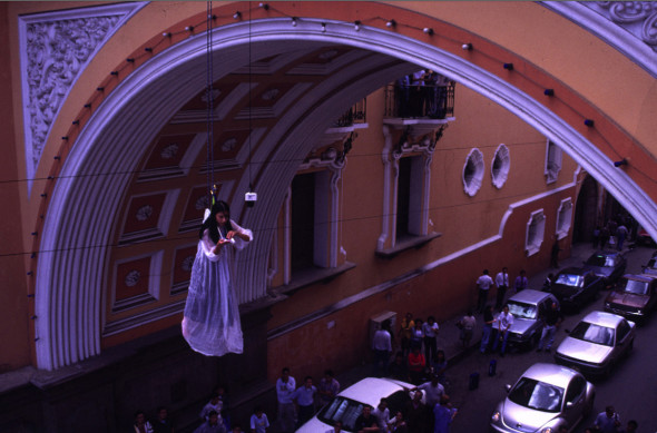 Regina José Galindo_Lo voy a gritar al viento_1999_Guatemala_stampa lambda su forex_120x180cm_Foto Marvin Olivares e Ron Mocán_Courtesy Prometeogallery