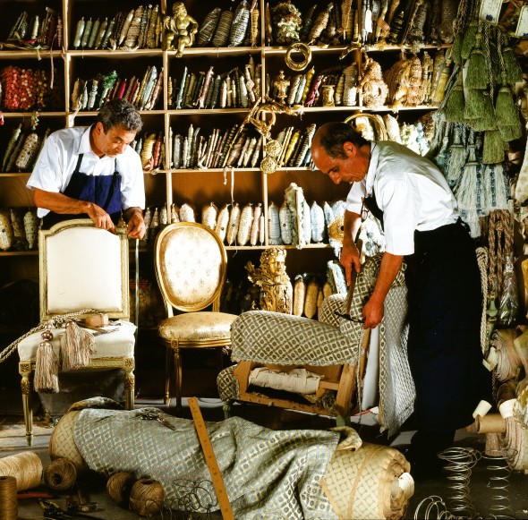 Les ateliers de restauration du mobilier du Ritz @Archives Ritz