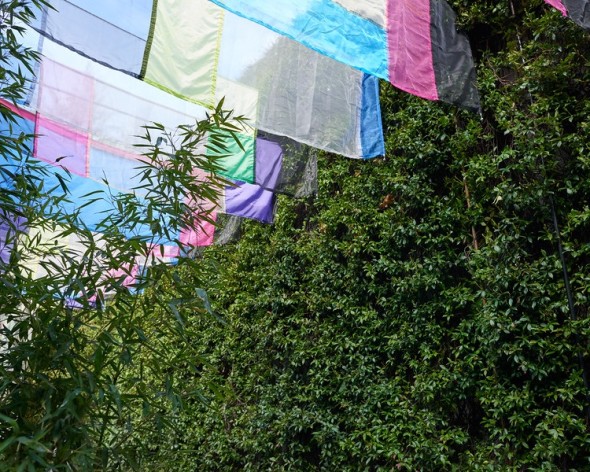 Rachel Hayes, Blowing in the Wind (2018), intervento site specific Showroom Missoni, Milano