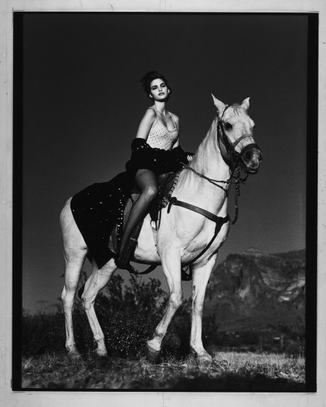 Albert Watson, Blumarine, Arizona – primavera/estate 1992. Modella: Nadja Auermann. Photo by Albert Watson