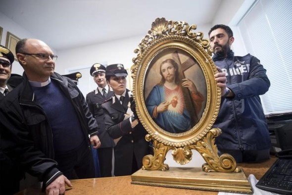 Tela Sacro Cuore di Gesù di Gagliardi recuperata dai Carabinieri