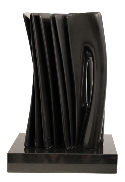 Piero Atchugarry Senza titolo, 2016, marmo nero del Belgio, cm.47x33x21 riserva € 24.000