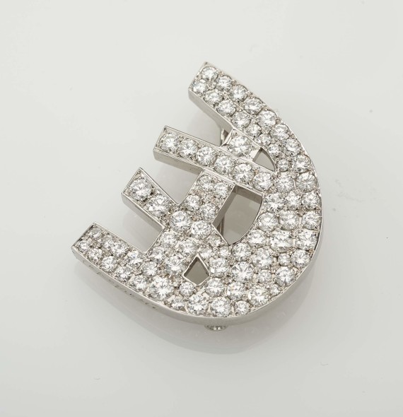 Capogrossi’s brooch, 1970  of geometric pattern pavè-set with brilliant-cut diamonds, signed Capogrossi, Masenza Roma, mounted in platinum EST. € 8.000 - € 12.000