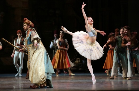 le-corsaire-nicoletta-manni-and-alessandro-grillo-photo-brescia-e-amisano-teatro-alla-scala-2018