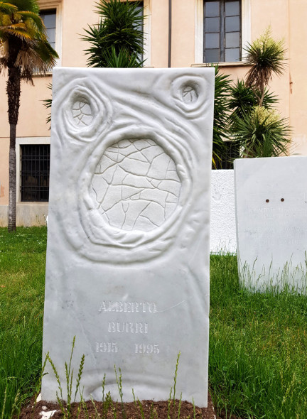 Cimitero Artisti Cattelan Carrara