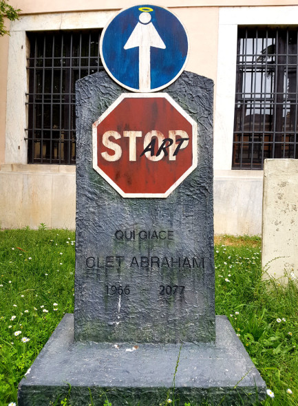 Cimitero Artisti Cattelan Carrara