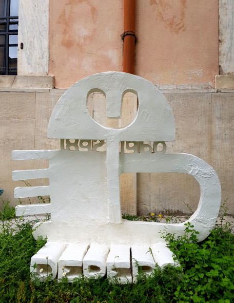 Cimitero Artisti Cattelan Carrara
