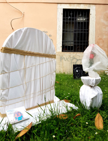 Cimitero Artisti Cattelan Carrara