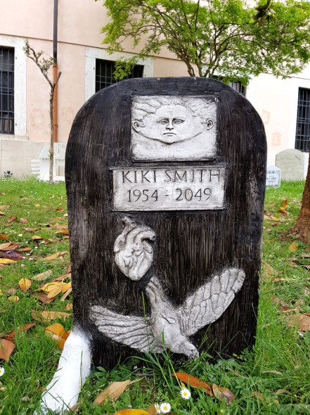 Cimitero Artisti Cattelan Carrara