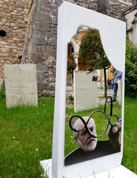 Cimitero Artisti Cattelan Carrara