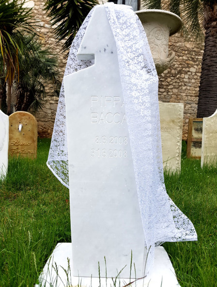 Cimitero Artisti Cattelan Carrara