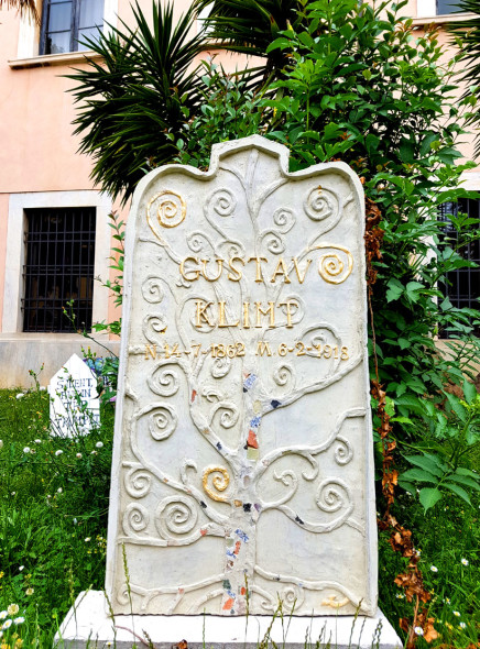 Cimitero Artisti Cattelan Carrara