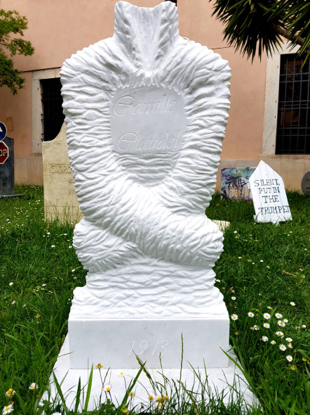 Cimitero Artisti Cattelan Carrara