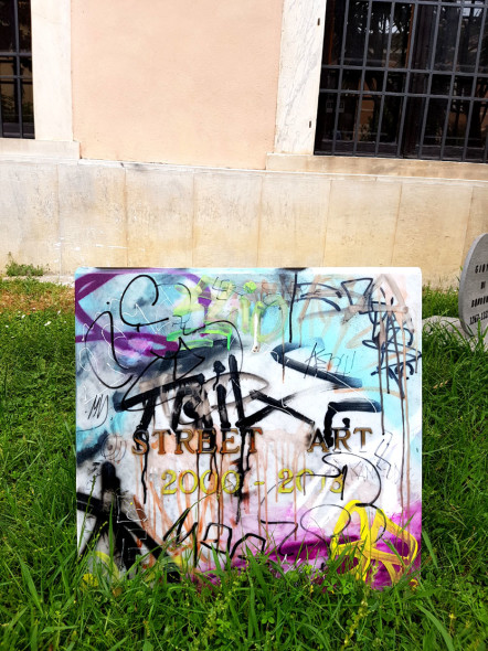 Cimitero Artisti Cattelan Carrara