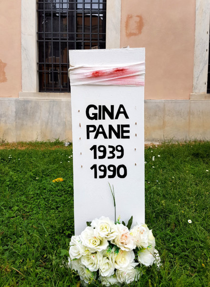 Cimitero Artisti Cattelan Carrara