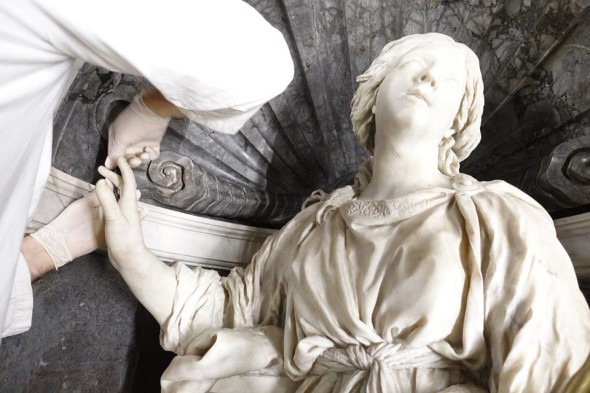 icollocazione anulare mano destra Santa Bibiana di Bernini Foto facebook Sovrintendenza Speciale Roma