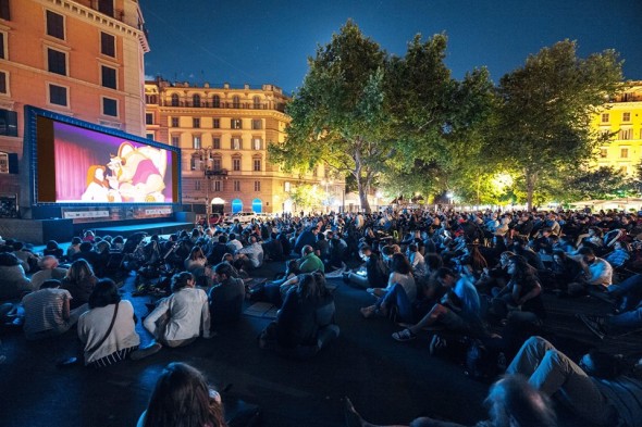 Cinema in piazza a Trastevere