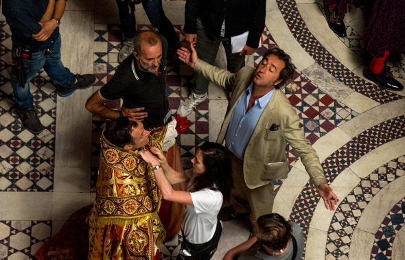 Director Paolo Sorrentino with Jude Law on the set of The Young Pope - Photo © Gianni Fiorito