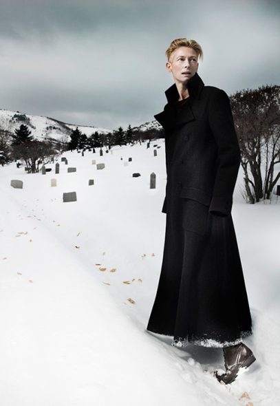 The unconventianal and mysterious charm of the actress Tilda Swinton portrayed in the snow - Photo © Fabrice Dall'Anese