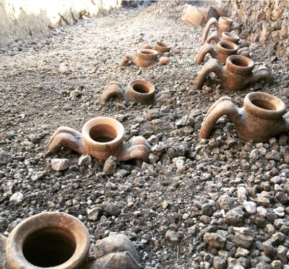 anfore ritrovate negli scavi di Pompei